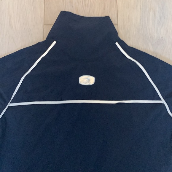 Sugoi Running Jacket - Picture 5 of 10